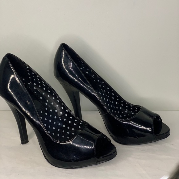 Black X-apeal heels - Picture 2 of 5